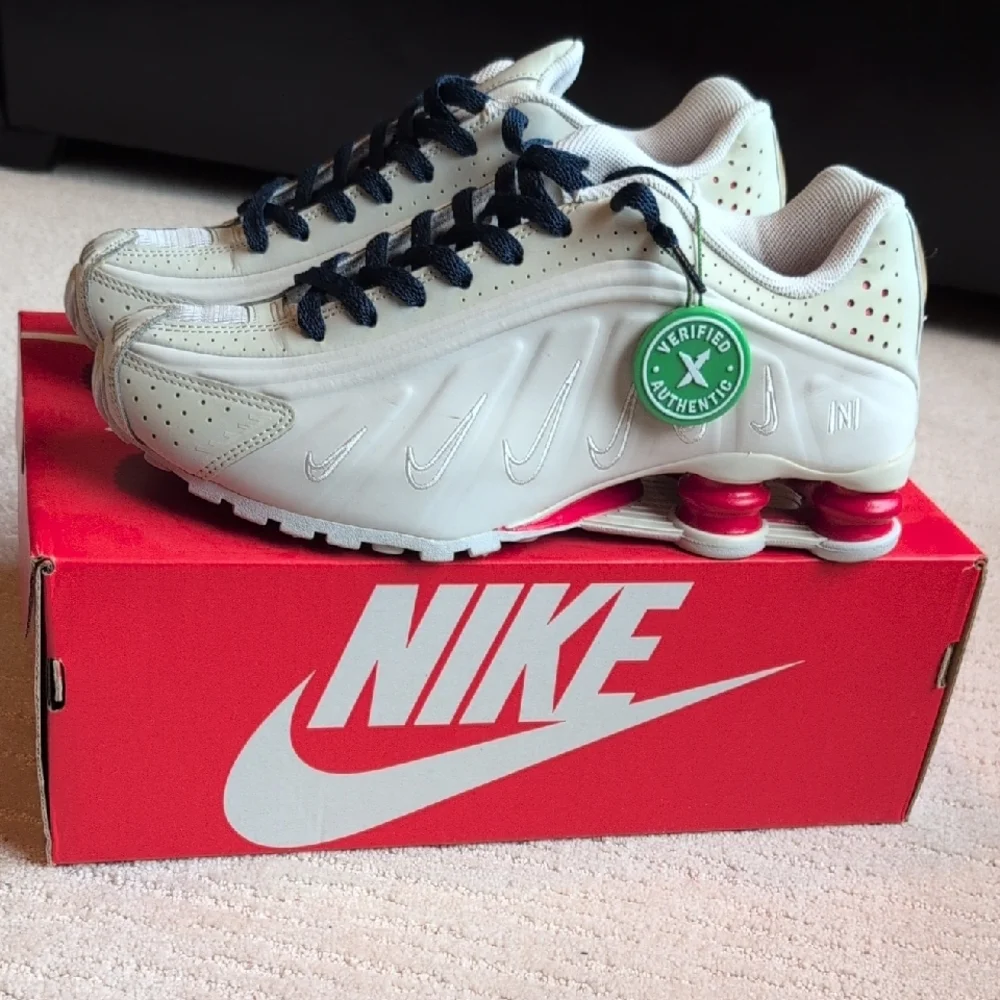 Nike Shox R4 - Picture 2 of 4